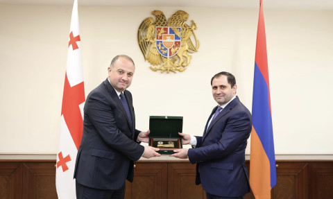Papikyan və Çikovani ER və Gürcüstan Müdafiə Nazirliyi arasında 2024-cü il üçün əməkdaşlıq planını imzalayıblar