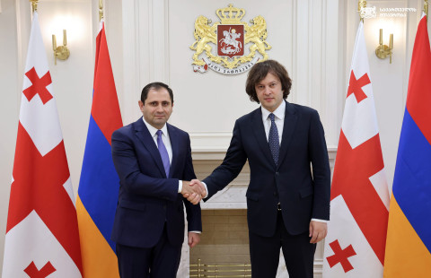 Ermənistan müdafiə naziri İrakli Kobaxidze ilə regional məsələləri müzakirə etdi