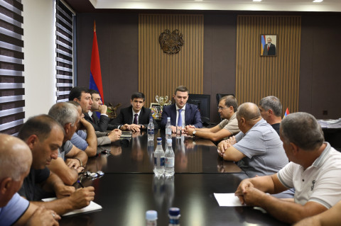 Կներդրվի միասնական երթուղային ցանց․ ՏԿԵ փոխնախարարը Արագածոտնի մարզպետի հետ խորհրդակցություն է անցկացրել
