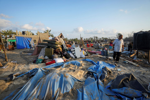 Israel strikes Gaza tent camp, leaving at least 40 dead