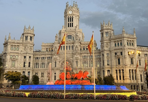 Famous fountain in Cibeles Square in Madrid lit up in colors of Armenian flag on occasion of Armenia's Independence Day