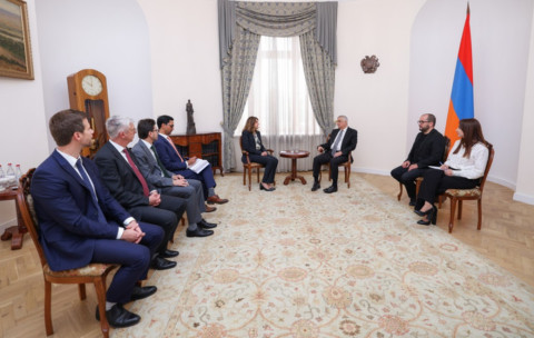 Mher Qriqoryan İva Petrovaya ER-da dövlət xərcləri sahəsində aparılan islahatları təqdim edib