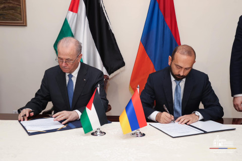 Mirzoyan and Prime Minister of Palestine signed communiqué on establishment of diplomatic relations between two countries