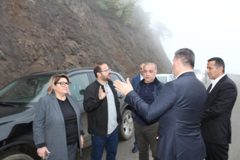 Գնել Սանոսյանը և Իրանի դեսպանը կանգառ են ունեցել Վերին Խոտանանը շրջանցող ճանապարհահատվածում