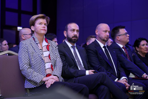 Мирзоян принял участие в церемонии открытия Варшавского форума по безопасности