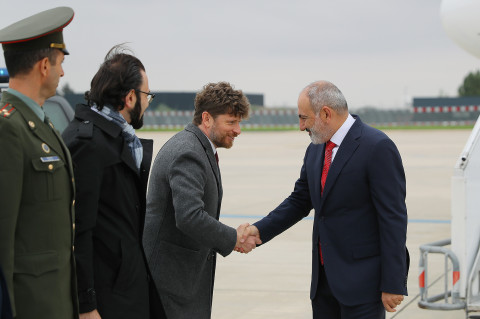 Armenian Prime Minister leaves for France on a working visit