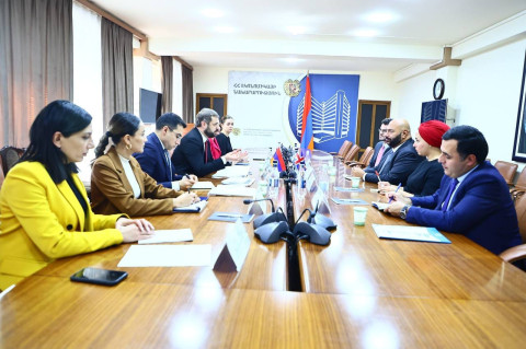 Papoyan and UK Ambassador discussed issues related to development of economic relations between two countries