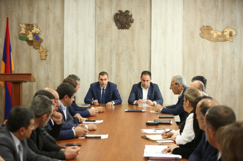 Առողջապահության նախարարի տեղակալն Արմավիրի մարզում հանդիպման ժամանակ ներկայացրել է առաջնային պահպանման օղակում առկա իրավիճակը