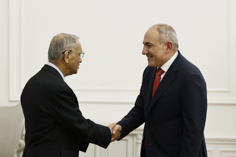 Prime Minister Pashinyan received Narayana Murthy, recipient of Armenia's State Prize