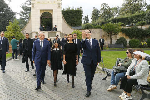 As part of visit to Holy See, Prime Minister and Anna Hakobyan also visited St. Peter's Cathedral