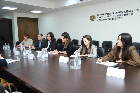 Արդարադատության նախարարությունում քննարկվել են ամուսնության, հայրության ճանաչման և փոխնակ մայրությանն առնչվող հարցեր