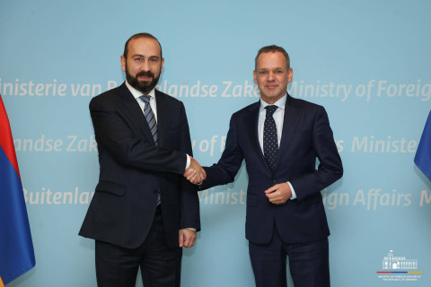 Mirzoyan Niderlandın xarici işlər naziri ilə görüşüb