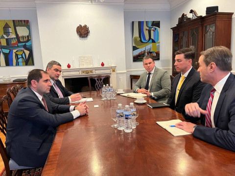 Issues related to cooperation within framework of developing new uniform of Armenia's Armed Forces were discussed