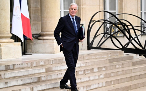 French government toppled in no-confidence vote, deepening political crisis