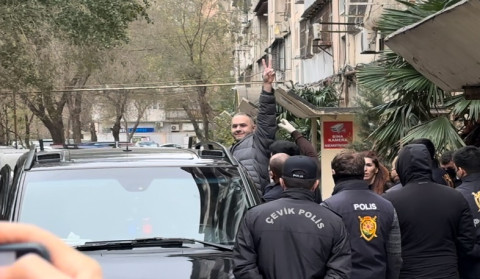 Azərbaycanda jurnalistlərə qarşı təqiblər davam edir