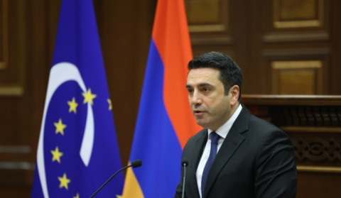 Հայաստանի առջև ծառացած են թե՛ անվտանգային, թե՛ հումանիտար ծանր խնդիրներ. ՀՀ ԱԺ նախագահի ելույթը