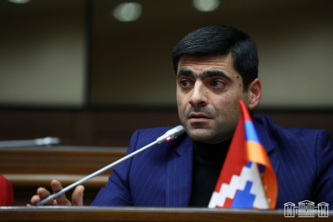Ի հիշատակ Մհեր Սահակյանի՝ ԱԺ նիստերի դահլիճի դիմաց կբացվի սգո հուշամատյան