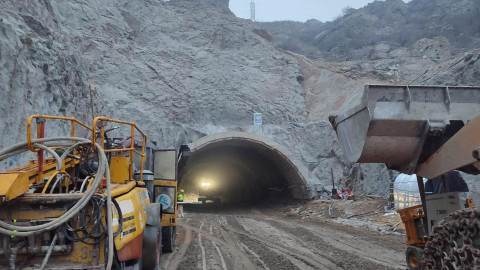 Շարունակվում են Հյուսիս-հարավ ճանապարհի Քաջարան-Ագարակ 32 կմ հատվածի կառուցման աշխատանքները