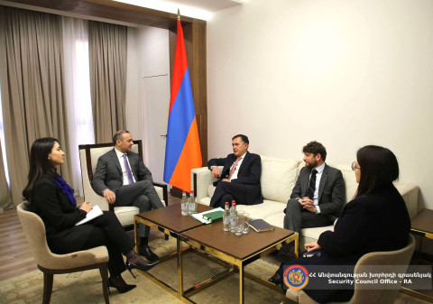 Qriqoryan və Bris Rokfoy regional və beynəlxalq məsələlər ətrafında fikir mübadiləsi aparıblar