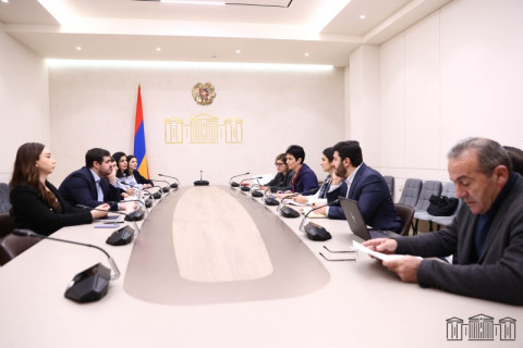 Arman Yeghoyan and Meri Galstyan host civil society representatives