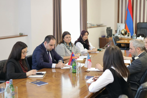 Minister of Territorial Administration and Infrastructures and Ambassador Pirunčík highlighted need to launch direct flights between Yerevan and Prague