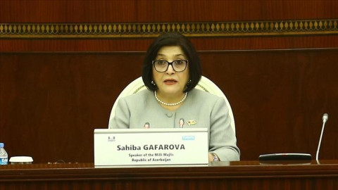 Putin Azərbaycan parlamentinin sədrini “Dostluq” ordeni ilə təltif edib