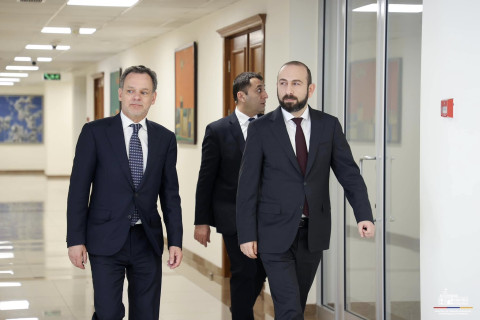 Enlarged meeting of Foreign Ministers of Armenia and Netherlands kicks off