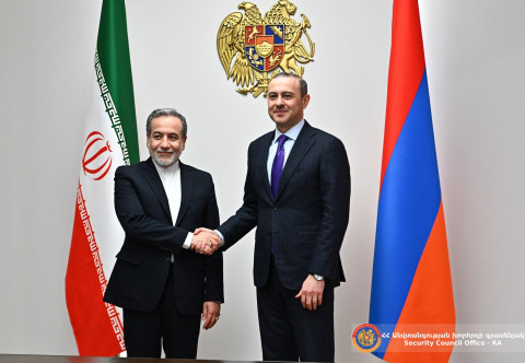 Իրանը դեմ է տարածաշրջանի՝ միջազգայնորեն ճանաչված սահմանների ցանկացած փոփոխության. Արաղչին՝ Գրիգորյանին