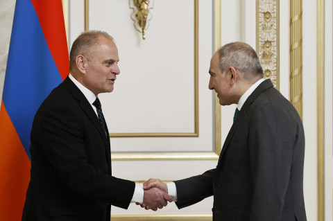 Armenian Prime Minister receives CEO of Siemens EDA