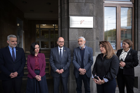 Արայիկ Հարությունյանը մասնակցել է ՀՀ ժողովրդական նկարիչ Վալմարի  ինքնանկարների ցուցահանդեսի բացմանը