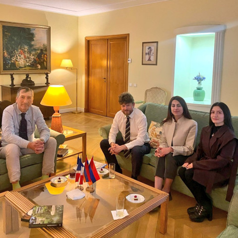 ՀՀ-ում Ֆրանսիայի դեսպանը հանդիպել է Սևանի «Զենիթ» ակադեմիայի թիմի հետ