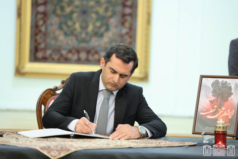 ՀՀ ԱԺ նախագահի տեղակալը ՀՀ-ում Իրանի դեսպանատանը ցավակցական գրառում է կատարել սգո մատյանում