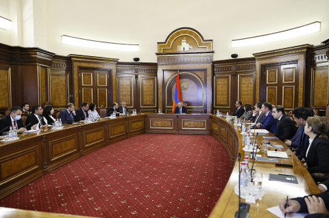 Վարչապետի գլխավորությամբ քննարկվել են սահմանամերձում ընտանիքների բնակարանային մատչելիության ապահովման պետական աջակցության 2022-2025 թթ. ծրագրի ցուցանիշները