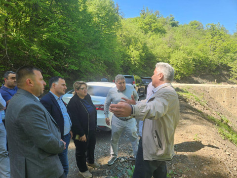 Քննարկվել են Իծաքար-Գանձաքար ճանապարհին՝ Հախում գետի վրա կառուցվելիք կամրջի հետ կապված հարցեր
