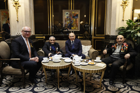 I met our beloved veterans: Pashinyan published a video