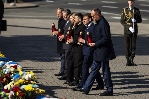 European leaders meet Zelenskiy in Kyiv, pay tribute to fallen soldiers