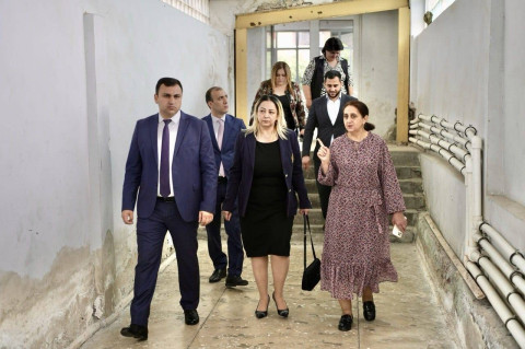 Արմավիրի մարզպետն այցելել է Մերձավանի միջնակարգ դպրոց՝ ծանոթանալու դպրոցում տիրող իրավիճակին