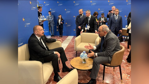 Armenian Prime Minister Nikol Pashinyan and Azerbaijani President Ilham Aliyev meet in Tirana