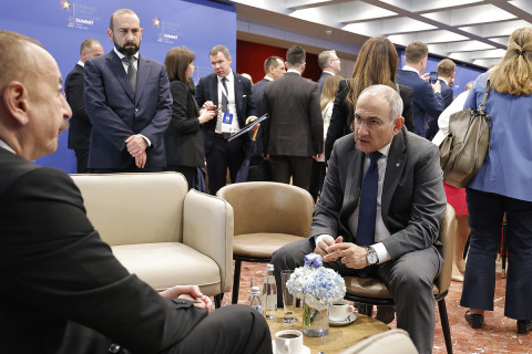 Nikol Pashinyan, Ilham Aliyev meet in Tirana