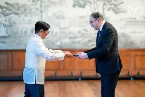 Armenian Ambassador to Philippines Suren Baghdasaryan presented his credentials to President of Philippines
