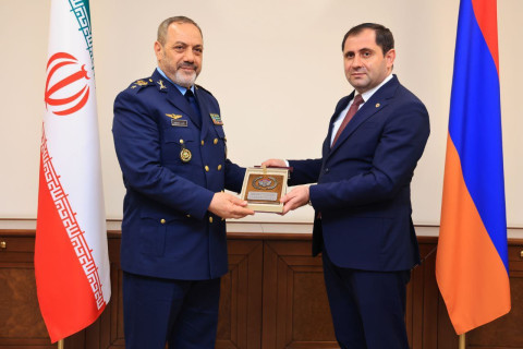 Սուրեն Պապիկյանն ու Իրանի պաշտպանության և զինված ուժերի աջակցման նախարարը քննարկել են տարածաշրջանային հարցեր