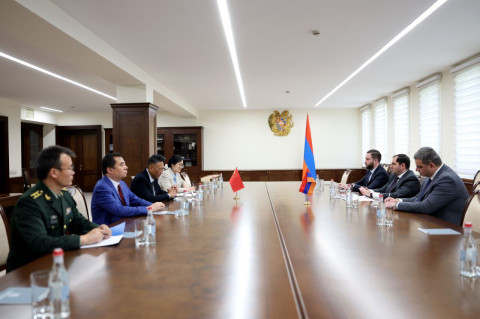 Suren Papikyan və Çin səfiri müdafiə sahəsində əməkdaşlığı müzakirə ediblər