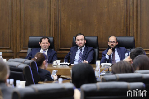 «Քաղաքացիական պայմանագիր» խմբակցությունը և Սուրեն Պապիկյանը քննարկել են զինվորական ծառայության օրենսդրությանը վերաբերող հարցեր