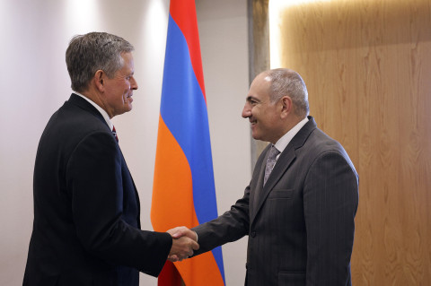 Վարչապետն ընդունել է ԱՄՆ սենատոր Սթիվ Դեյնզի գլխավորած պատվիրակությանը