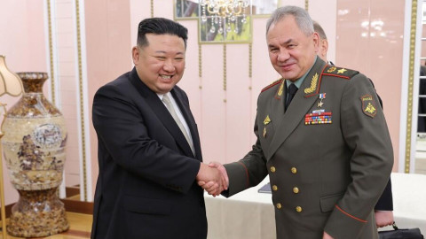 Şoyqu və Kim Çen In Rusiya-Ukrayna münaqişəsini müzakirə ediblər