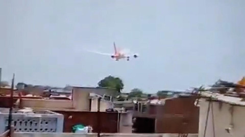 Air India aviaşirkətinə məxsus təyyarə qəzaya uğrayıb