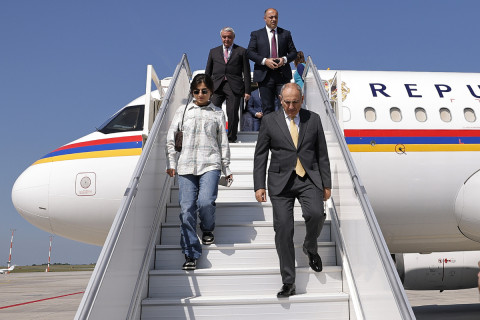 Prime Minister arrives in Prague