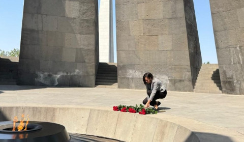 Uruqvayın Ermənistandakı yeni səfiri Erməni Soyqırımı Memorialını ziyarət edib