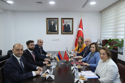 ՀՀ ԱԳ փոխնախարարը հանդիպել է թուրք գործընկերոջ հետ