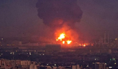 Massive smoke cloud billows from central Israel following Iranian missile attack